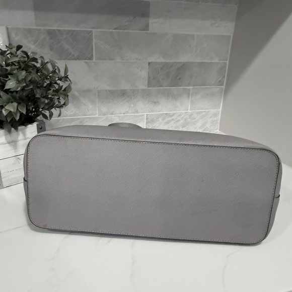 Michael Kors Jet Set Travel Large Tote with laptop separator Gray EUC! - Picture 6 of 16